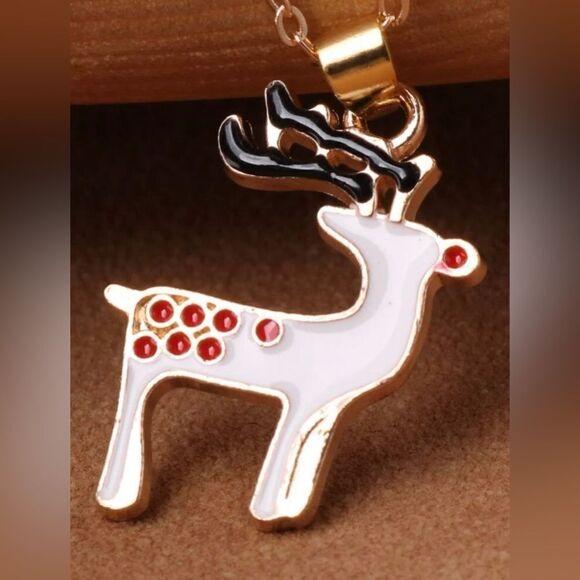 Reindeer charm necklace  - Picture 4 of 6